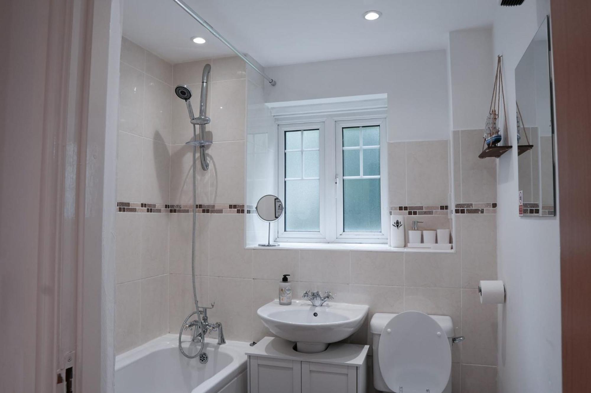 ברמינגהאם Whole 2-Bed Apartment - Contractors, Professionals, Ulez Free, Free Parking, B'Ham City 10Mins מראה חיצוני תמונה